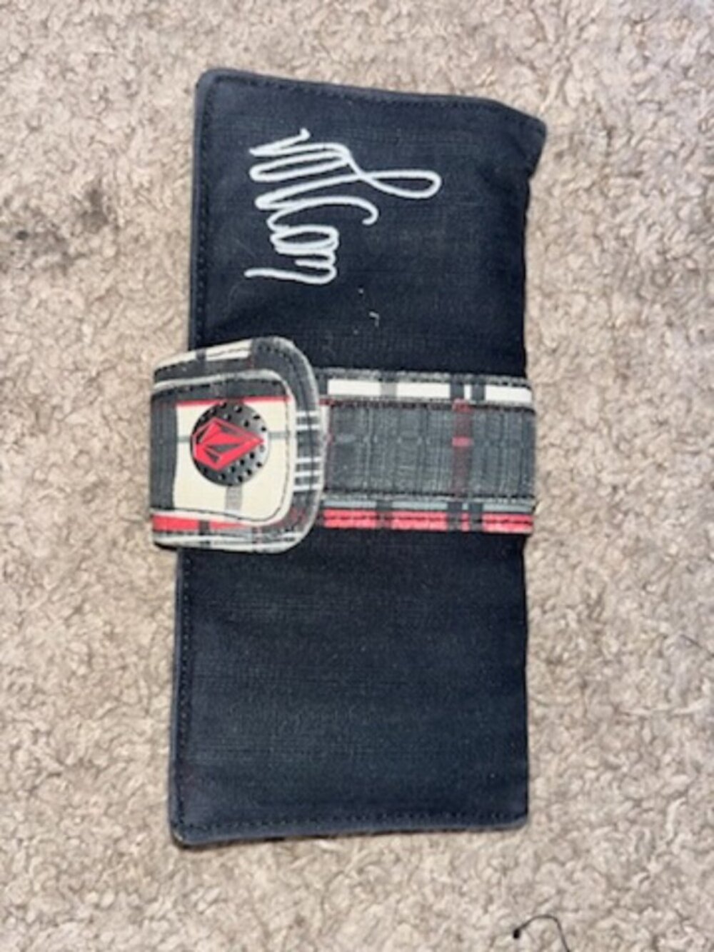 womans volcom wallet  13 pockets